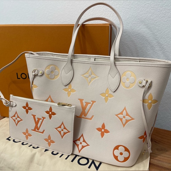 16. Louis Vuitton Empreinte Monogram Giant By The Pool Never full - Picture 2 of 10